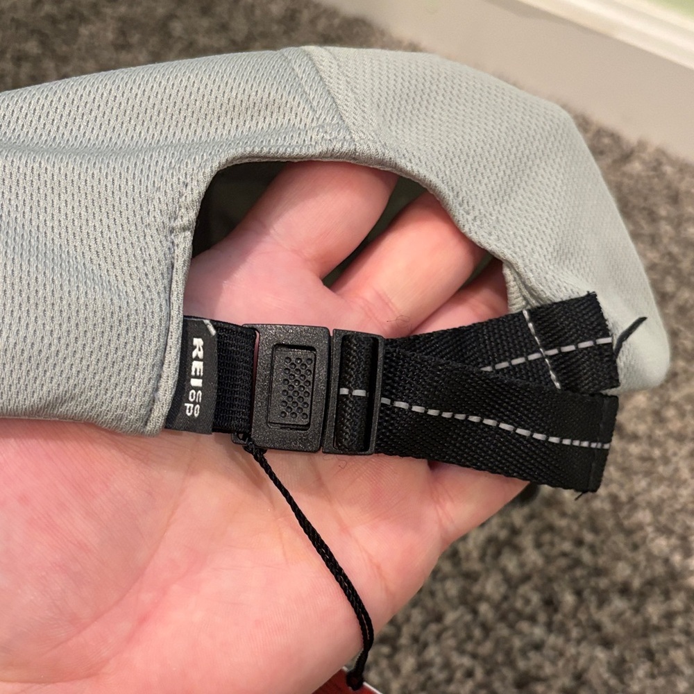 REI Co-op Gray Running Swiftland Cap NEW - Picture 2 of 4